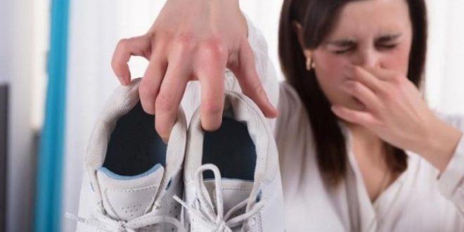 Cara Menghilangkan Bau Sepatu