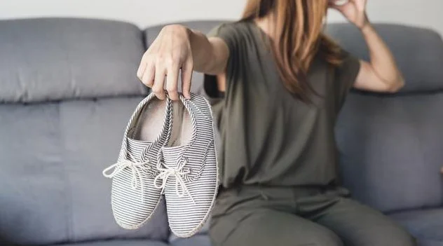Cara Menghilangkan Bau Sepatu Dengan Cepat Tanpa Dicuci 1 Cara Menghilangkan Bau Sepatu