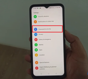 Begini Cara Kunci Aplikasi di Hp Realme Agar Lebih Aman 3 Pilih "Password & Security"
